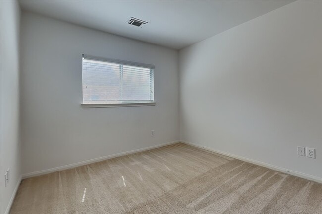 Building Photo - 14 E Sage Creek Pl