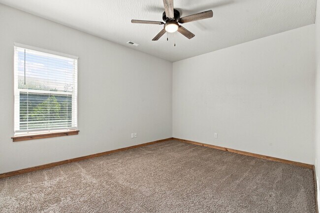 Building Photo - 107 Jury Ln