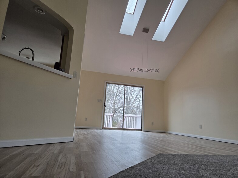 Building Photo - 6067 Abbey Church Rd