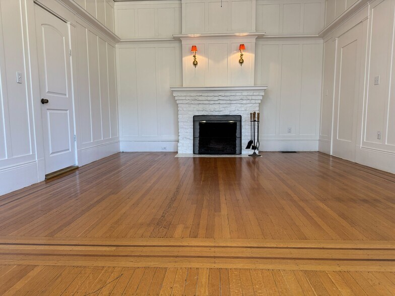 Building Photo - 627 Rose Ave