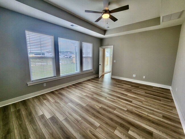 Building Photo - Like new in Midtown - 3 bedrooms plus addi...