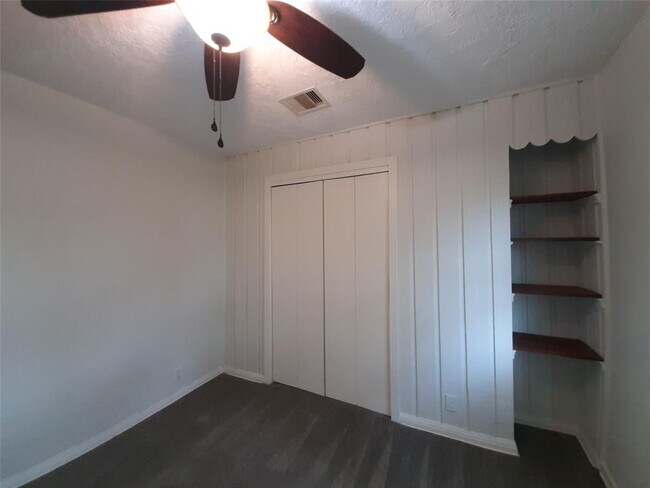 Building Photo - 7607 Moss Rose St