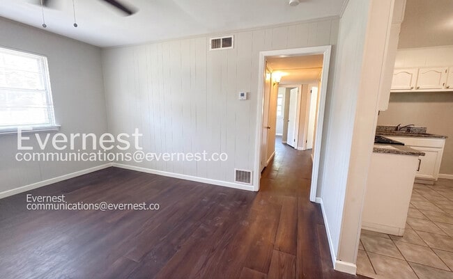 Building Photo - 200 Woodward Dr