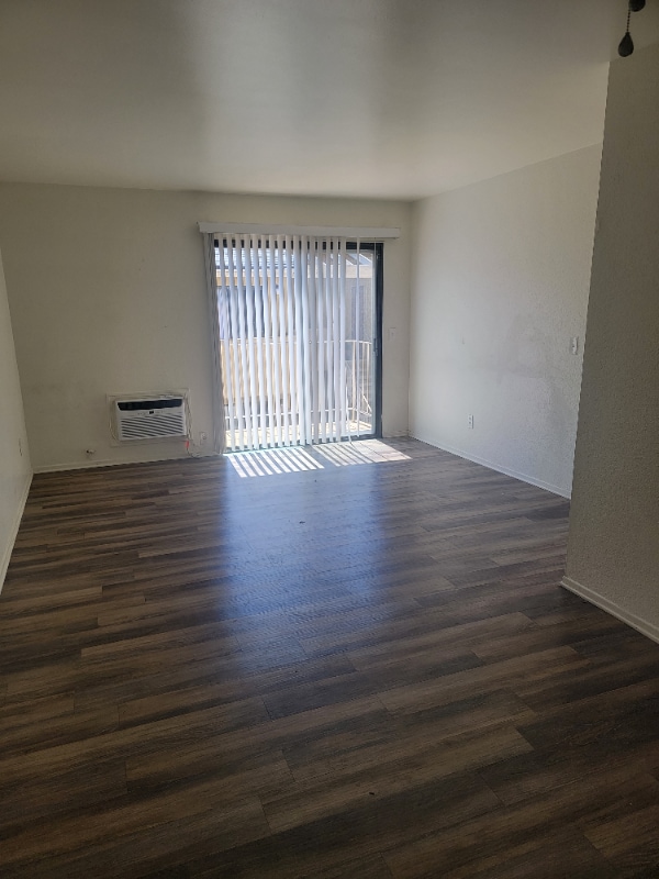 Building Photo - 4631 Hedrick Ave
