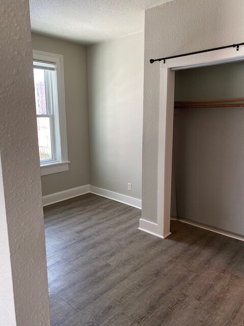 Building Photo - Main St