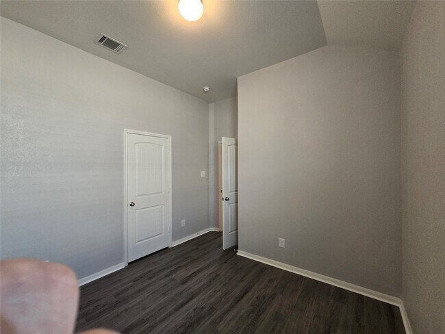 Building Photo - 107 Piney Pathway