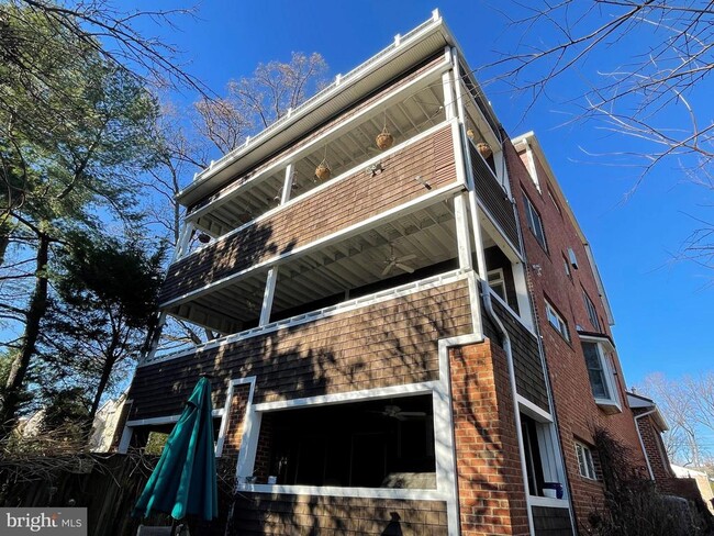 Building Photo - 19 Sunset Dr