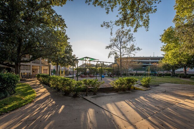 Building Photo - 6422 Burgoyne Dr.