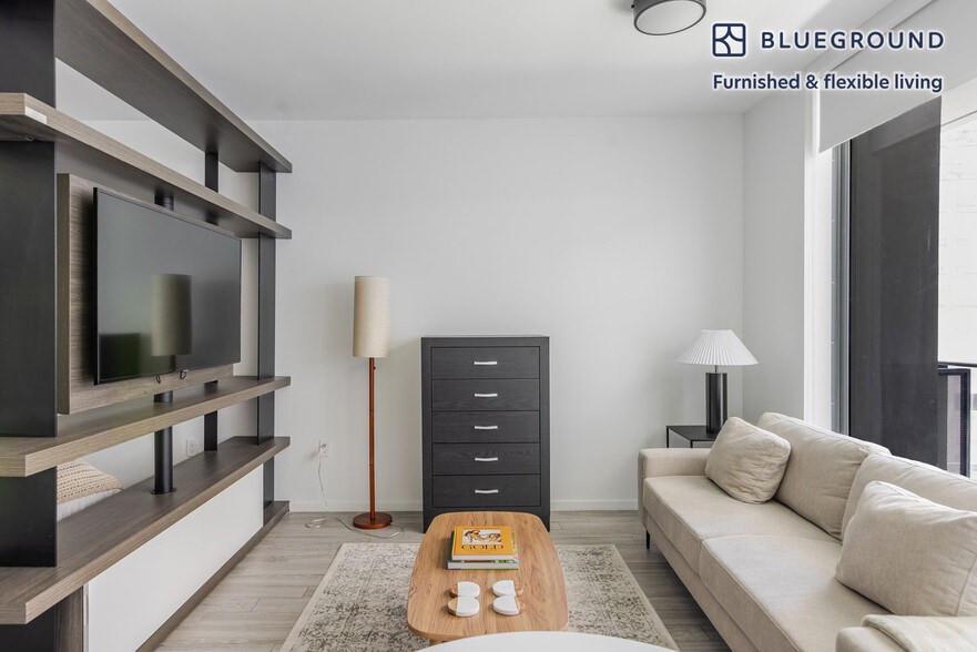 Primary Photo - 230 NE 4th St