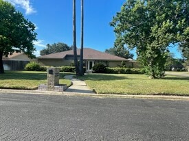 Building Photo - 5100 El Jardin Cir