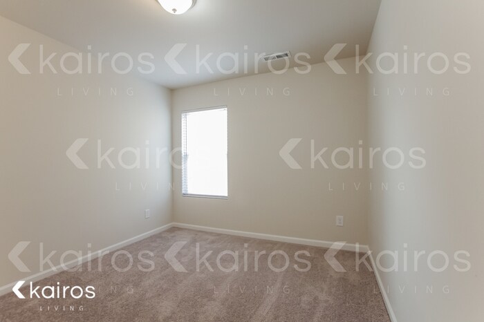 Building Photo - 1190 Silvertrace Dr