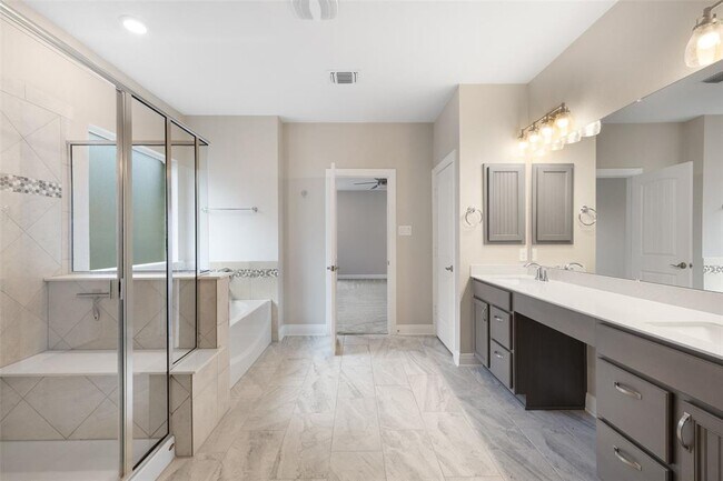Building Photo - 1709 Stinnett Dr