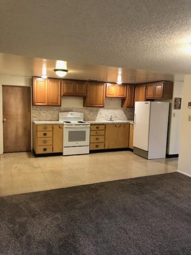 Building Photo - 590 S 700 W