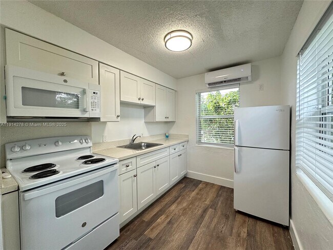 Building Photo - 1821 Thomas St