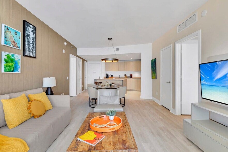 Building Photo - 4111 S Ocean Dr