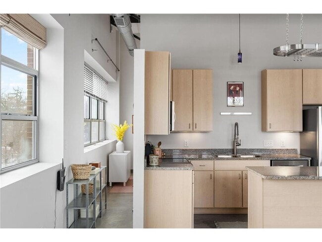 Building Photo - 111 E Franklin Ave