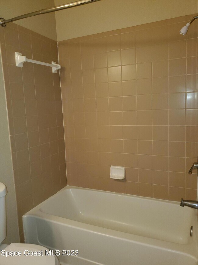 Building Photo - 1045 Venetian Dr