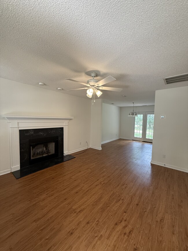 Building Photo - 7 Brickyard Hills Dr
