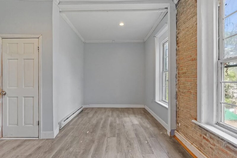 Building Photo - 179 Elk St