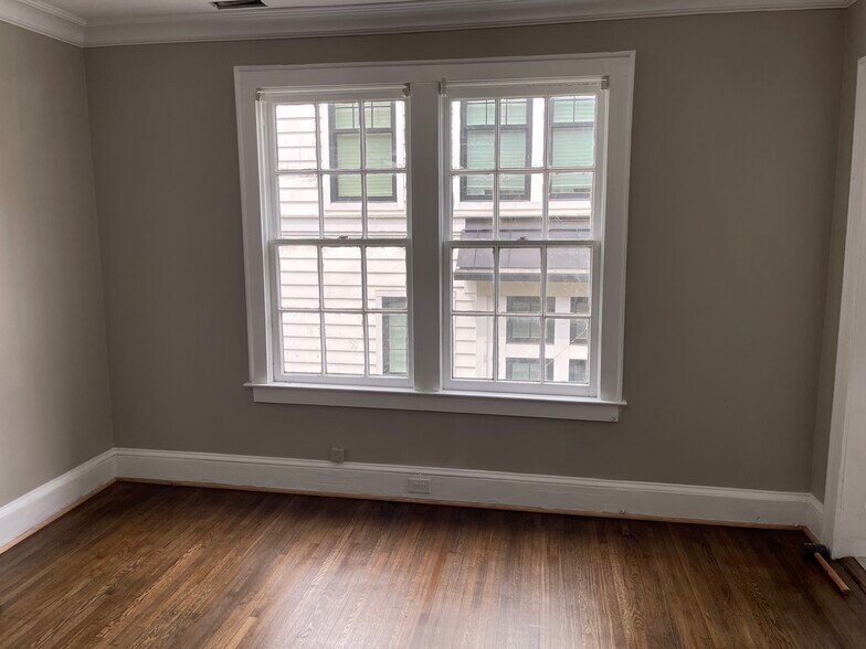 Building Photo - 425 Grandin Rd