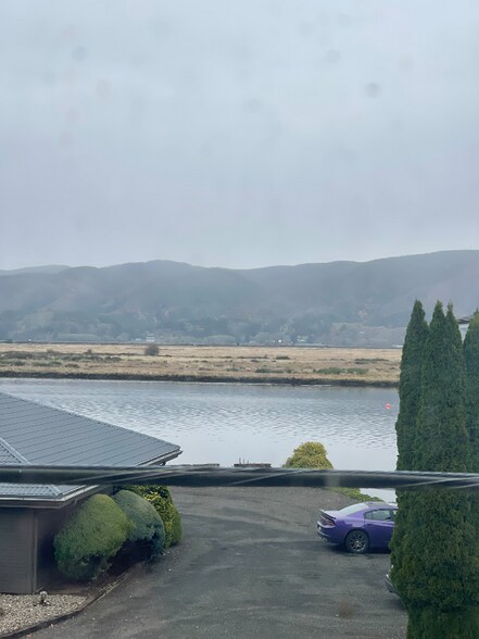 Building Photo - 103 Memorial Dr