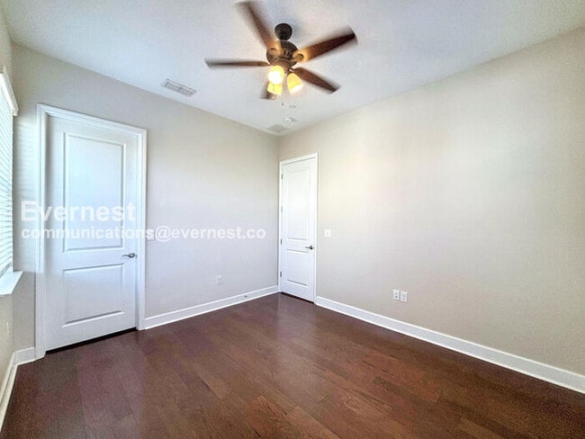 Building Photo - 13873 Benavente Ave