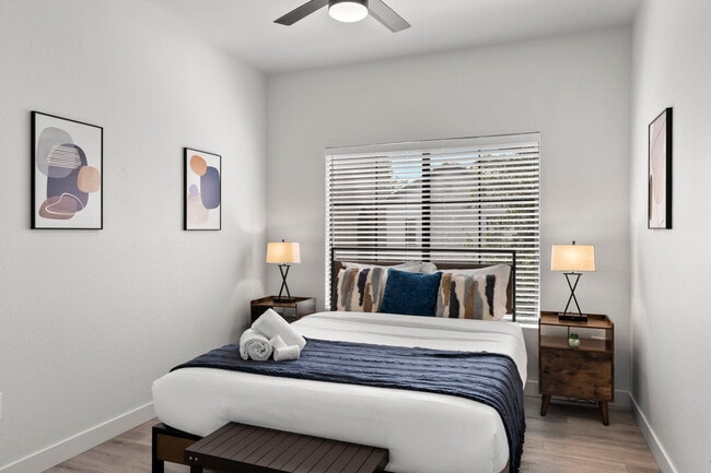 Building Photo - 875 W Pecos Rd