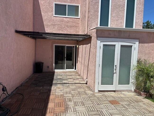 Building Photo - SE Desert Inn and Eastern!! Townhouse with 2 parking Spaces!! Recent Remodel!!