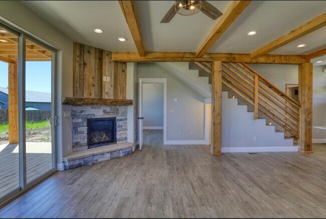 Building Photo - 27 Roosevelt Dr