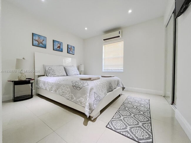 Building Photo - 2539 Thomas St