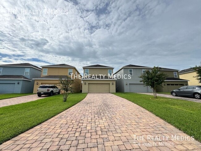 Building Photo - 15764 Ave Of The Arbors