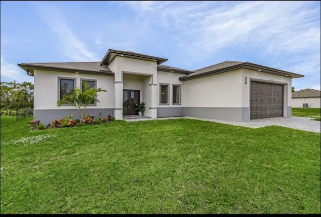 Building Photo - 4716 NW 39th Ave