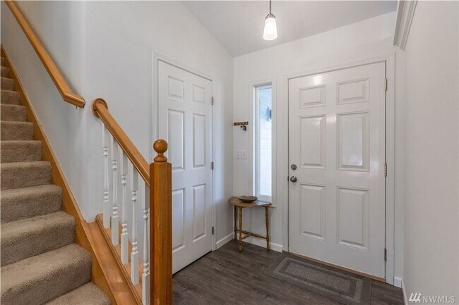 Building Photo - Spacious 3 Bed/2.75 Bath Home in Arlington...