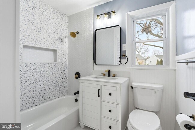 Building Photo - 2 Tekening Way