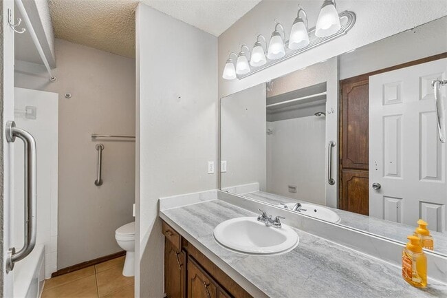 Building Photo - 3401 E Noble Dr