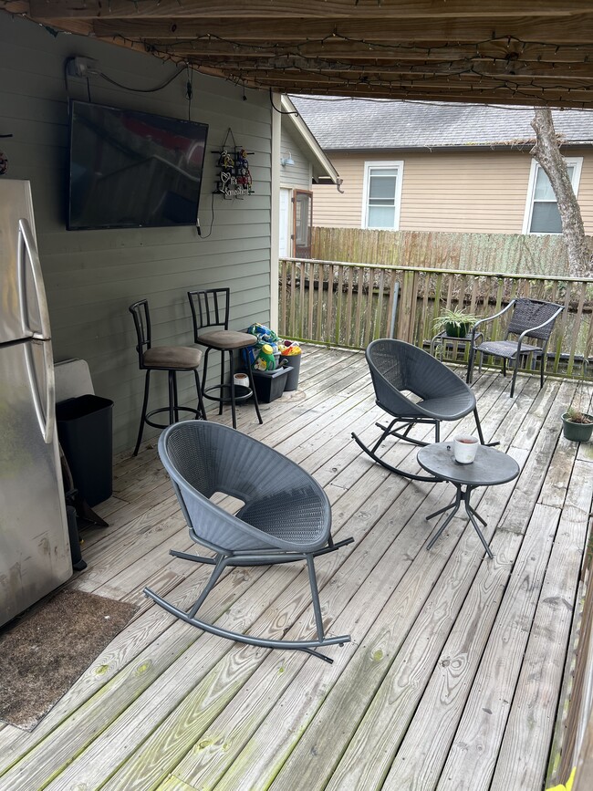 Building Photo - 621 S Alexander St