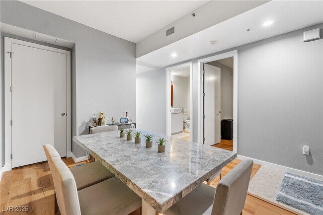 Building Photo - 4525 Dean Martin Dr