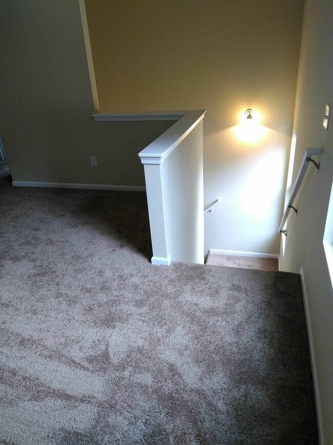 Building Photo - Spacious 4 Bedroom, 2.5 Bathroom Home!