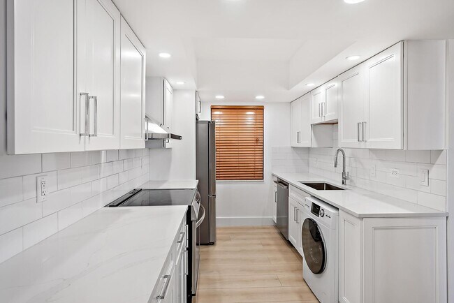 Building Photo - 1208 Marine Way