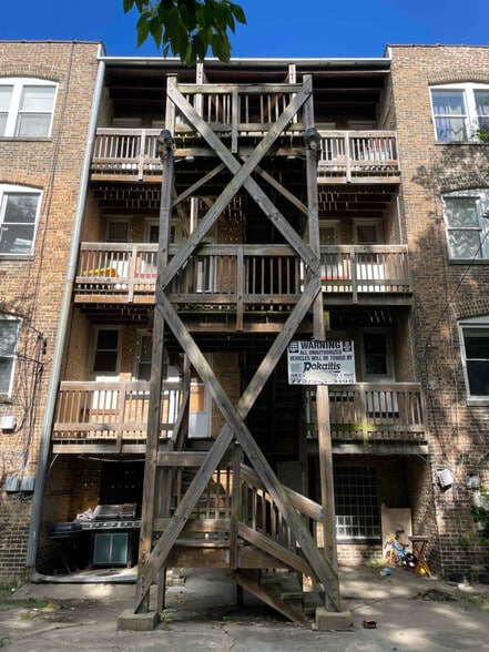 Building Photo - 7931 S Manistee Ave