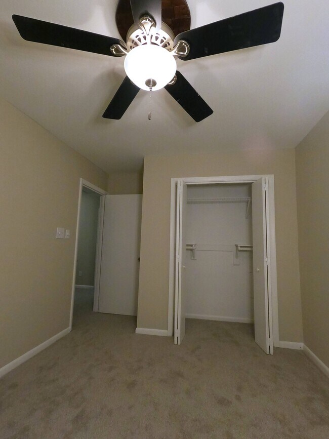 Building Photo - 2611 Chancer Dr