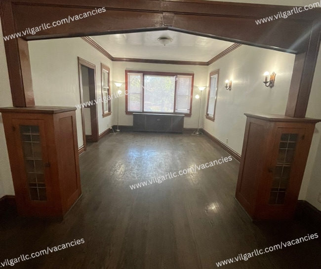 Building Photo - 3 large bedrooms, 1 full bath home in Gary...