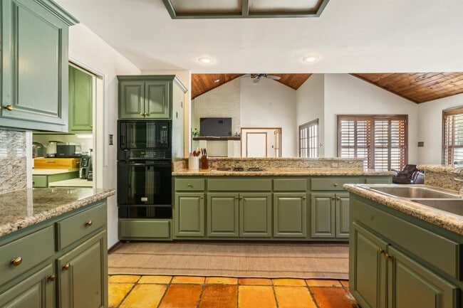 Building Photo - 106 Angela Dr