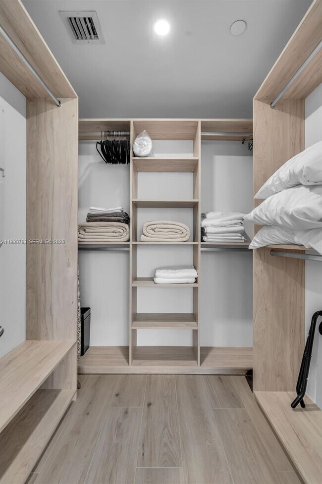 Building Photo - 225 N Miami Ave