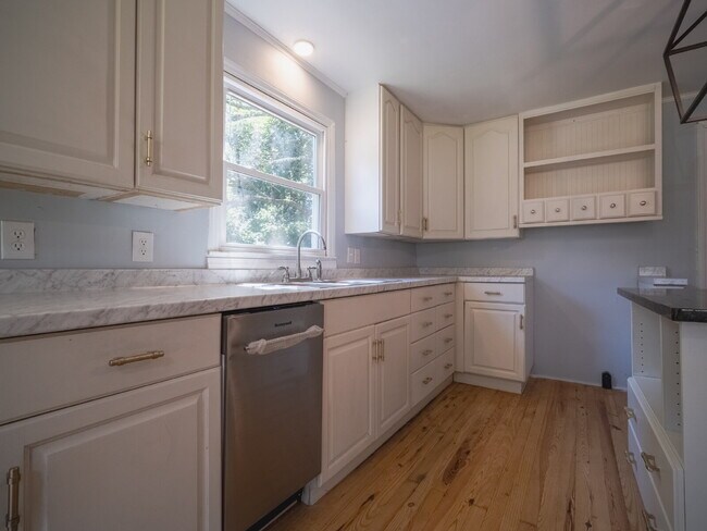 Building Photo - 507 8th Ave Ext