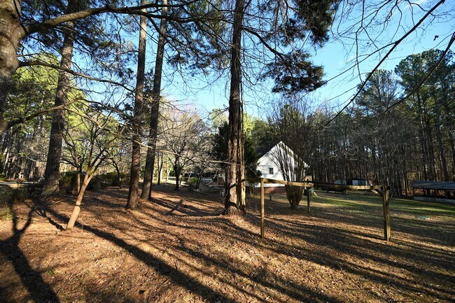 Building Photo - Stunning 3BR / 3BA Home on 2.48 Acres – Hillsborough, NC