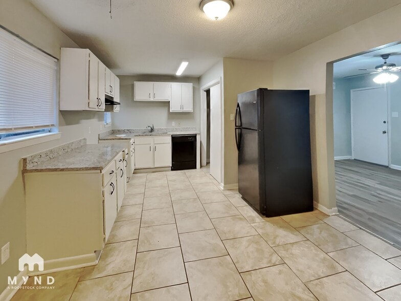 Building Photo - 4193 Deerland St