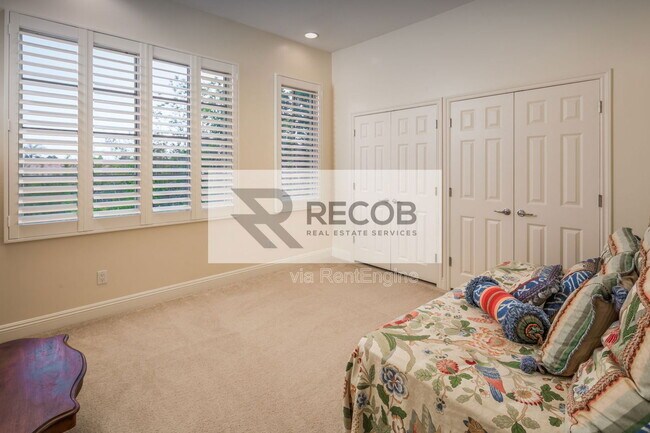 Building Photo - 3335 Caminito Daniella