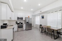 Building Photo - 925 N Broad St