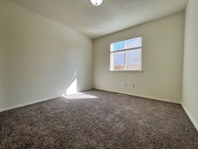 Building Photo - Amazing Home in Mahogany Park